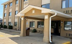 Super 8 By Wyndham Evansville East